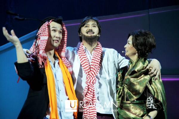 Найзууд театрынхан “Гэнэтийн бэлэг”-ээ задаллаа